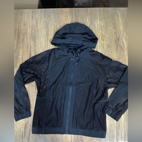Lululemon Relaxed Fit Mesh Jacket
DESIGNED FOR ON THE MOVE - Picture 2 of 11
